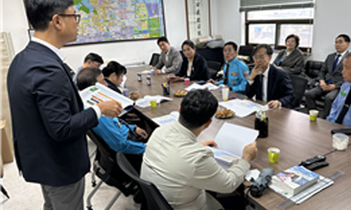 교통안전 공약 자료집 전달